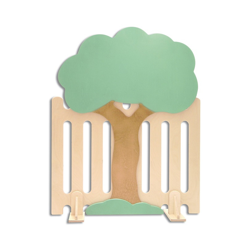 Staccionata 145 in legno con albero. Staccionata 145 in legno con albero.